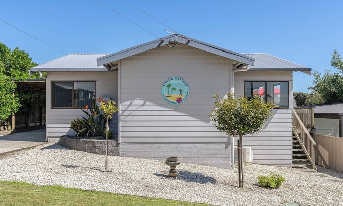 Bridport House | Conveniently located in the centre of town and close to the beaches
