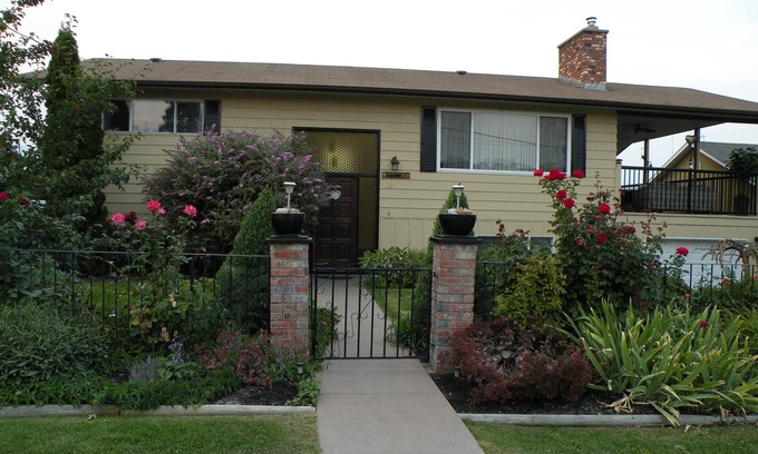 Okanagan-Similkameen House | Conveniently Located Just Minutes to the Lake and Downtown