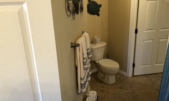 Iona Condo | Conveniently located near Fort Myers and Sanibel beaches.