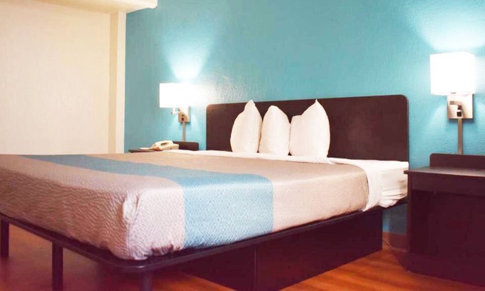 Melrose Park House | Convernient Choice for Leisure Travels! Budget-friendly, Bring Your Pet!