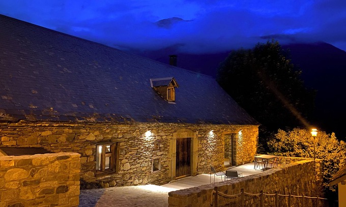Sazos House | Converted barn near Luz Saint Sauveur 155m2, in the heart of Toys country