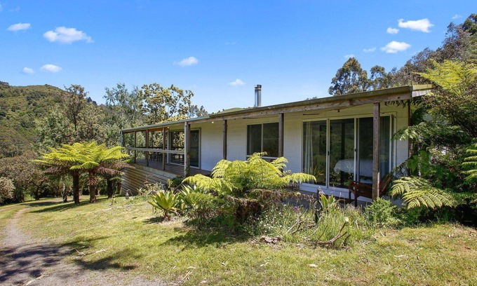 Apollo Bay House | Cooinda - Country Coastal Views *New Listing*