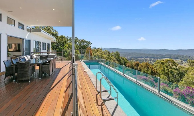 Ninderry Villa | Cooinda luxury residence and studio - central to beaches and hinterland
