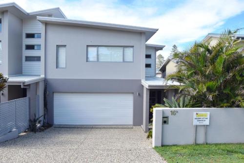 South West Rocks House | Cool and Calm - Bring your own linen