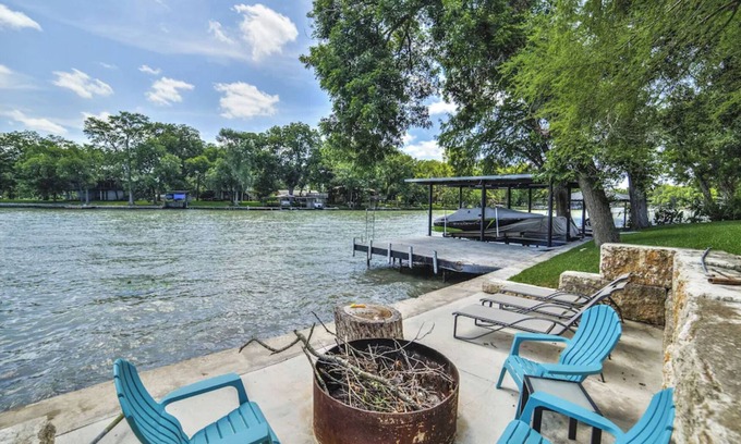Seguin House | COOL & CONTEMPORARY