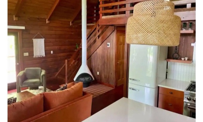 Athens House | Cool & Cozy Cabin by the Lake