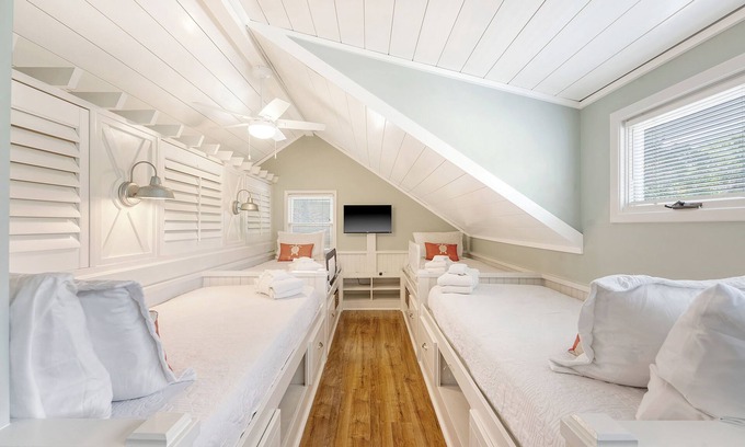 Tarpon Pond Cottage | Cool kids Loft! - Walk or Ride to the beach - Bikes and Amenity Cards included!