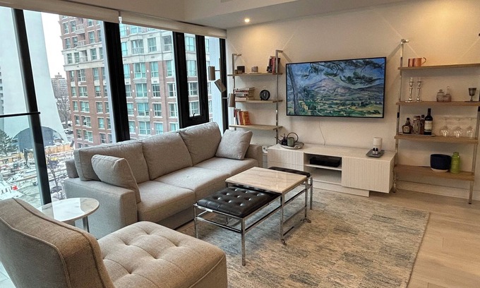 Bloor-Yorkville Condo | Cool vibe In the heart of Toronto, best restaurants and trendy shopping.