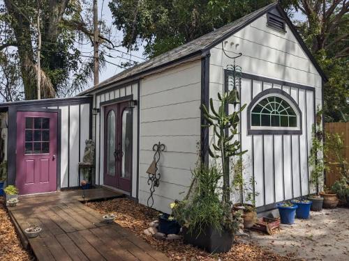St. Petersburg Apartment | Cool Vintage Tiny House Loft , walk to the Bay