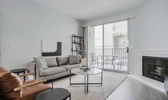Rancho Park Apartment | Cool Westwood 2BR w/Courtyard, Rooftop & Entertainment, by Blueground