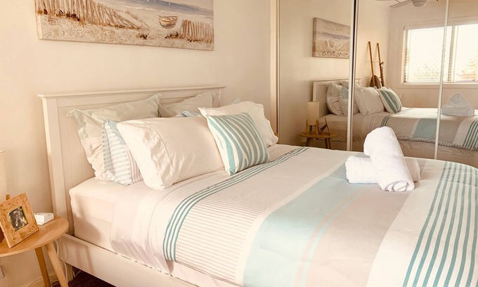 Coolangatta House | Coolangatta, Gold Coast unit walk to beach & shops