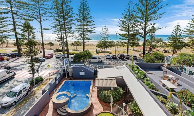 Coolangatta Apartment | Cooly Good Vibes - 2 bedrooms beachside