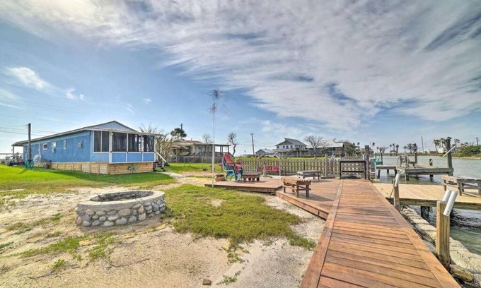 Rockport House | Copano Bay Cottage w/Private Dock & Kayaks!