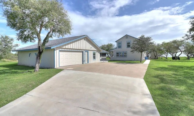 Bayside House | Copano Bay Retreat- Pool & Fishing Pier