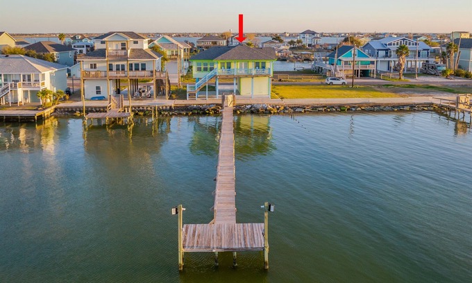 Rockport House | Copano Bay Waterfront Private Fishing Pier Underwater Lights