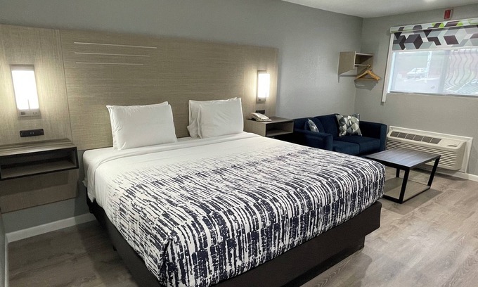 Tyrone Hotel | Copper Manor Motel