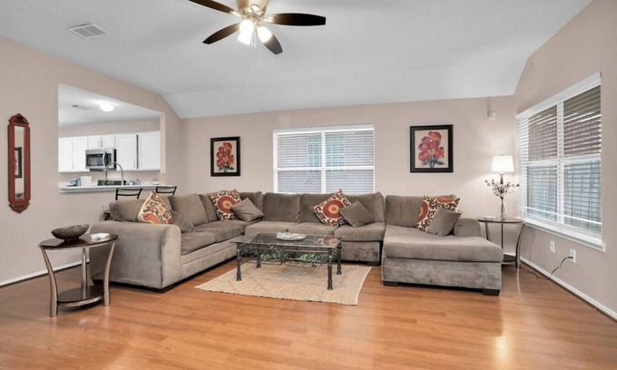 Spring House | Coppercrest · 4-Bedroom/2-Bath Home near The Woodlands