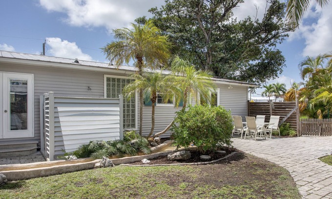 Big Coppitt Key House | Coppitt Cottage - 2/2, private backyard with waterfall and hot tub