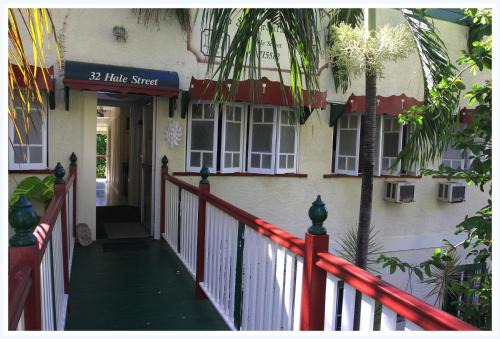 Townsville Bed & Breakfast | Coral Lodge Bed and Breakfast Inn