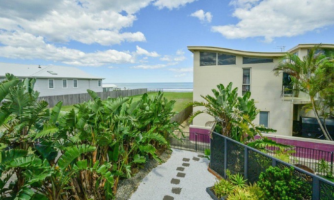 Old Bar House | Coral Palms Beach House