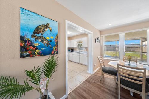 Melbourne House | Coral Paradise near Ballard Park