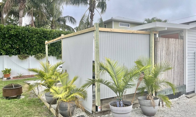 Vamo House | Coral Reef Cutie-2BEDROOM Bungalow 4 Miles to SK