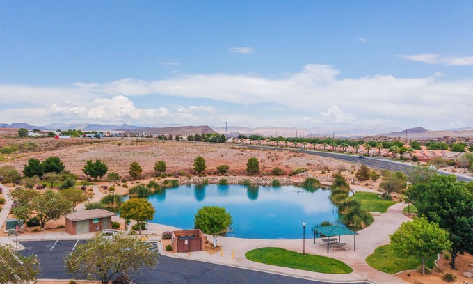 Washington House | Coral Ridge Resort 2081 | Private Hot Tub, Resort Pool and Golf Views