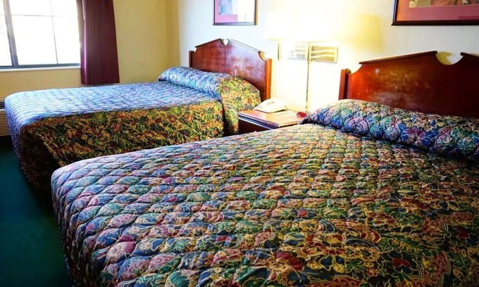 College Hill Hotel | Coratel Inn & Suites by Jasper Wesley-Comfort 2 Queen Bed Non-Smoking