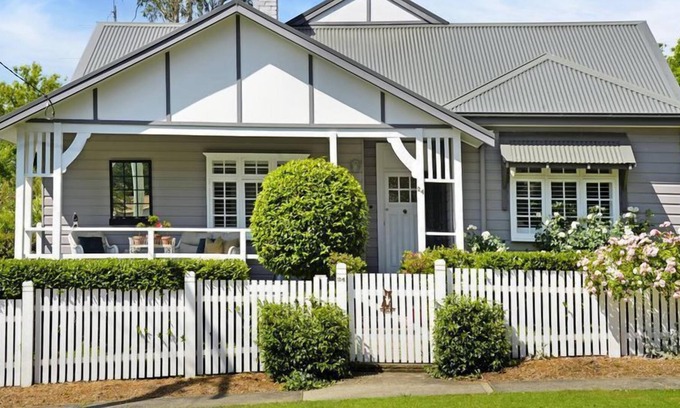 Moss Vale Cottage | Corelli Cottage - quaint 1920's cottage