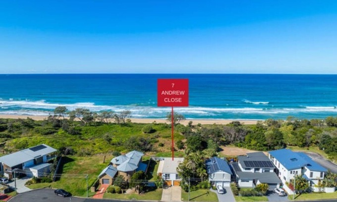 Corindi Beach House | Corindi Beach House - oceanfront sandy toes salty breezes
