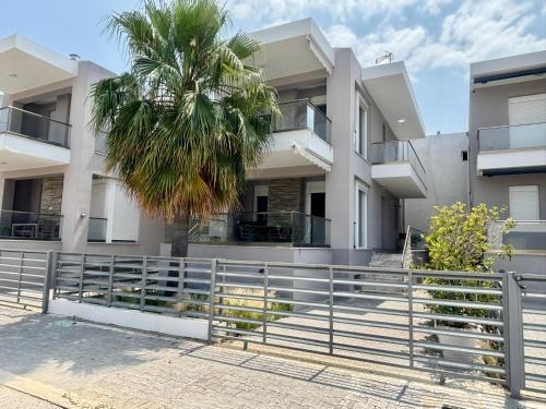 Paralia Ofryniou Apartment | Cornelia Lux Suites