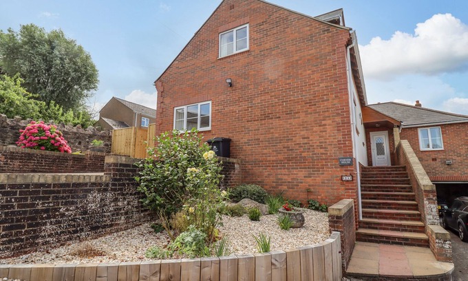 Cinderford Cottage | CORNER HOUSE, pet friendly, with a garden in Cinderford