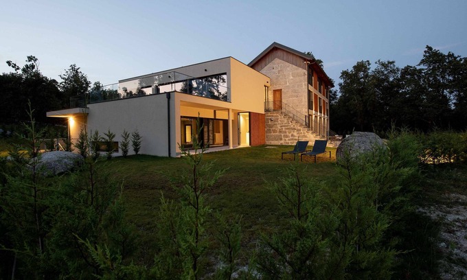 Fafe House | Corner Loft