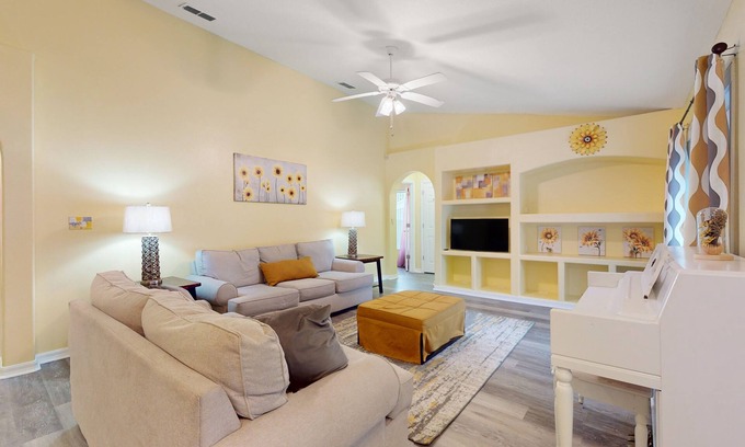 Greater Groves House | Corner-lot home near Disney with private pool, AC, & W/D