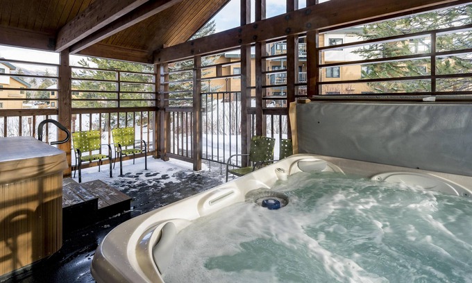 Steamboat Springs Condo | Corner Unitground Floor + Hot Tubspatio W/D in Unit