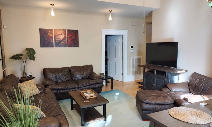Metropolitan Condo | Cornerstone West Condo