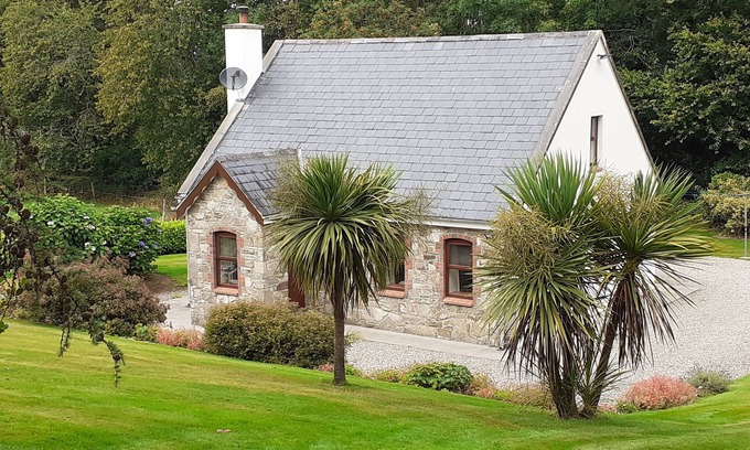 Garrykennedy House | CORNODE COTTAGE, family friendly in Garrykennedy, County Tipperary