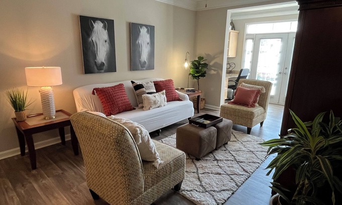 Alpharetta Apartment | Corporate Fully Furnished 2 br/2ba Apt with sunroom in Alpharetta