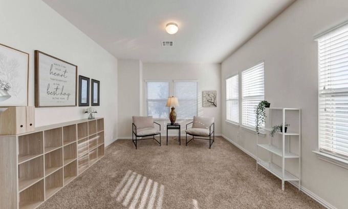 Austin House | Corporate Housing Easton Austin