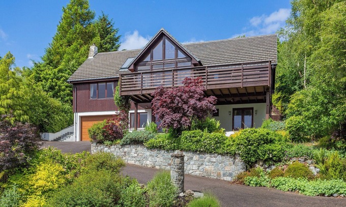 The Braes Cottage | Corrie Burn Villa is located on Braes of Ullapool with spectacular sea views.