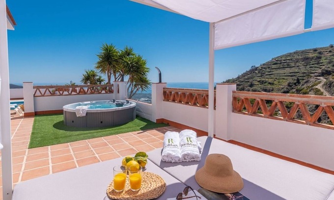 Torrox Villa | Cortijo Raíces Jurado Torrox by Ruralidays