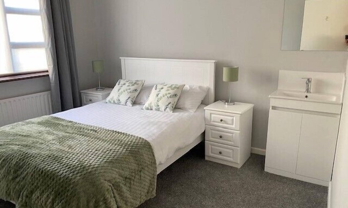 Roscoe Apartment | Cortoon Inn, Double Room 5 (1 DBL)