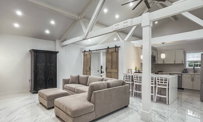 Cos Cob Cottage | Cos Cob Cottage- Full Kitchen, Pet Friendly