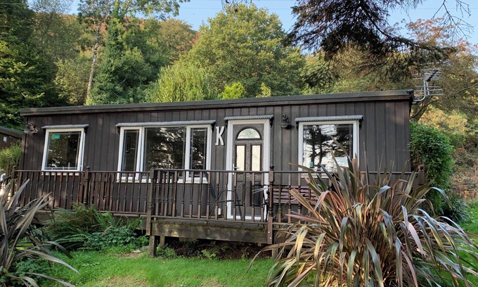 Aberdovey Ski Chalet | Cosey detached Chalet with wonderful Estuary and Mountain Views.