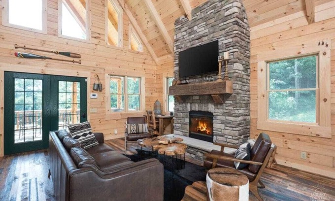 Keene Cabin | Coshocton Hills - 2 Luxury Log Cabins - Lake