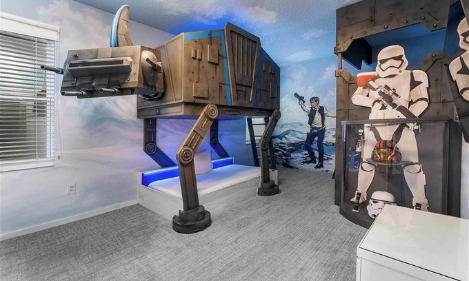 Loughman House | Cosmic Villa w Space Theme BR, Theater, Arcade, Game Loft, Pool - Mins to Disney