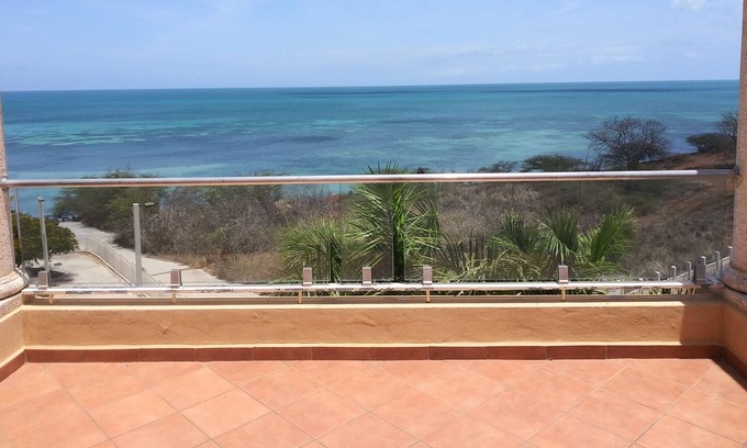 El Combate Condo | Costa del Mar 3200 s/f luxurious penthouse, w/magnificent ocean view, WiFi, A/C