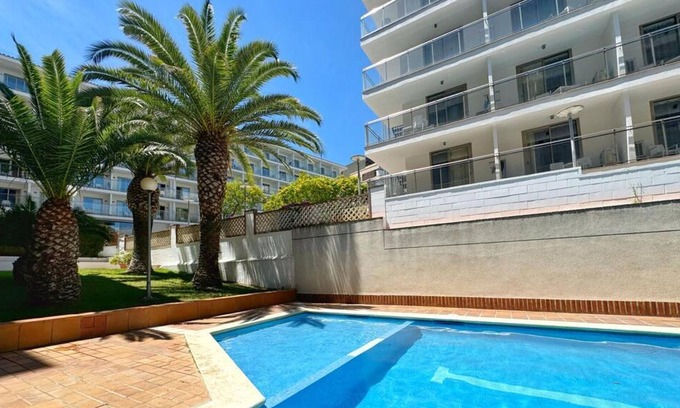 Salou City Centre Apartment | Costa Dorada Penthouse: Terrasse de 140m², Proche Plage et Centre, Piscine, Parking, Wi-Fi