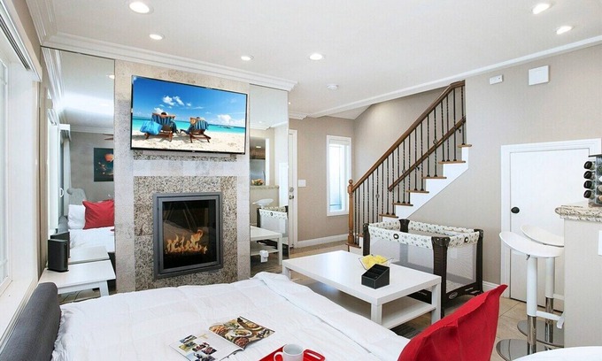 Westside Costa Mesa Condo | Costa Mesa -Newport- Patio - Free Parking-CM-2