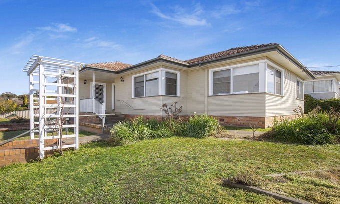 Armidale House | Costa Park Cottage Ena